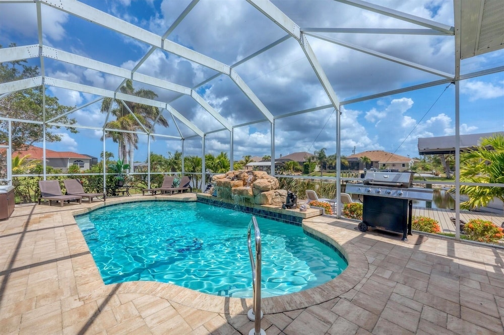South Gulf Cove Private Vacation Home With Pool And Hot Tub - Only 15 Minutes To Swfl Beaches! 4 Bedroom Home