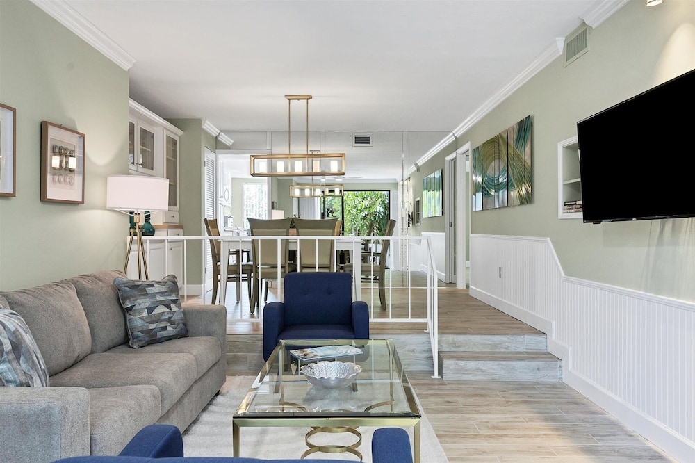 Venice Beach 2 Bedroom Condo with Beach Access+Community Pool 2 Condo