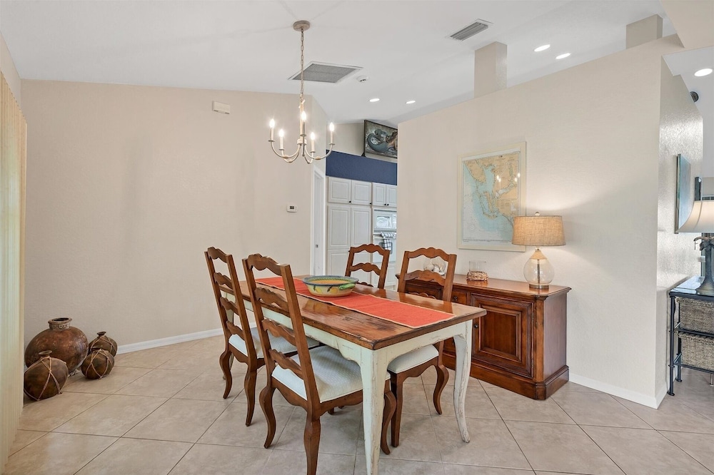 Cape Coral 3-Bedroom Canalfront Pool Vacation Home with Dock 3 Home