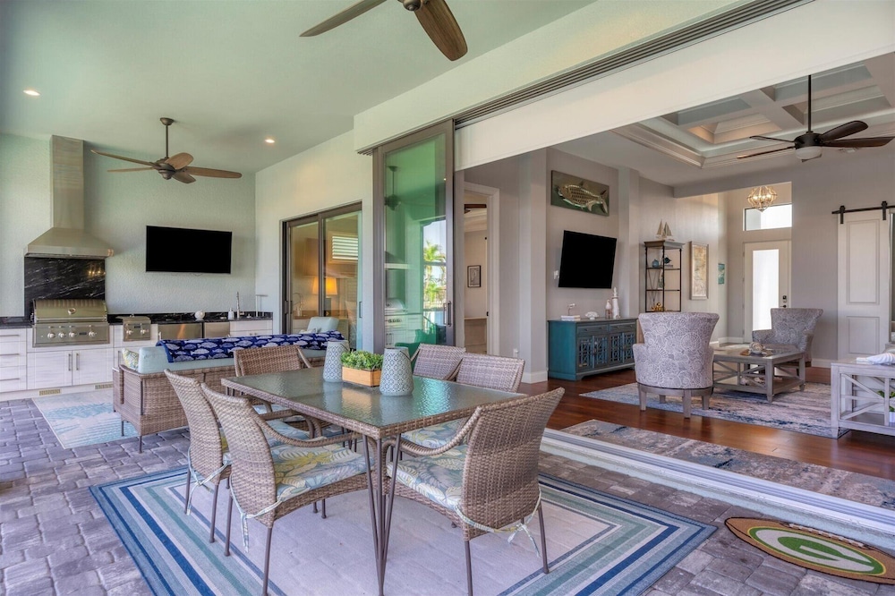 Punta Gorda 3-Bedroom Canalfront Pool Home with Dock 3 Home