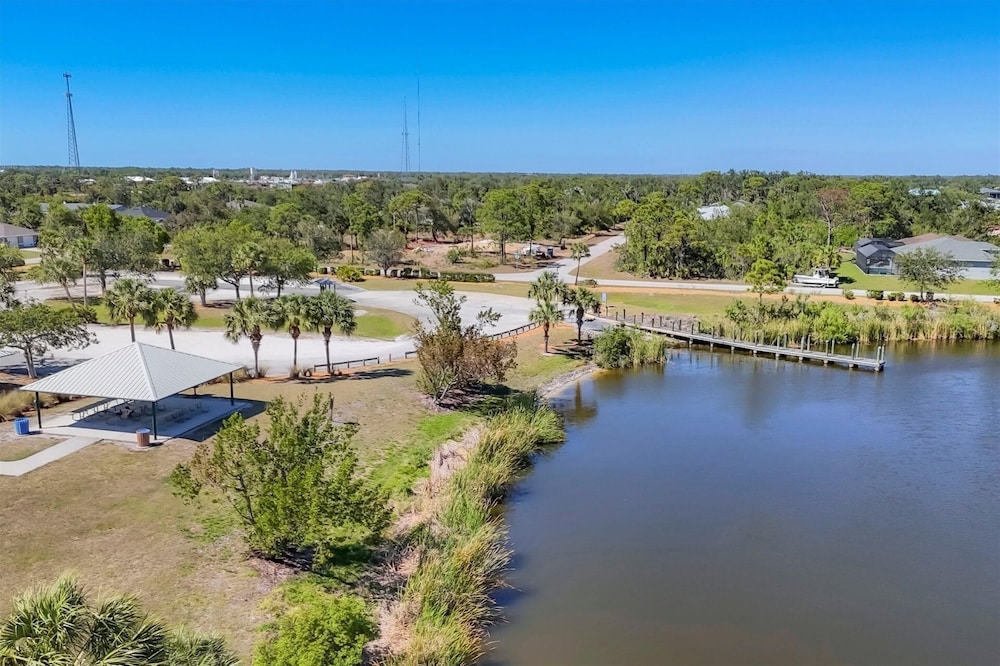 South Gulf Cove Private Vacation Home With Pool And Hot Tub - Only 15 Minutes To Swfl Beaches! 4 Bedroom Home