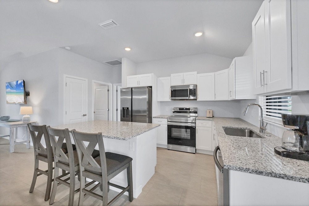 Punta Gorda 4-Bedroom Private Pool Home on Canal 4 Home