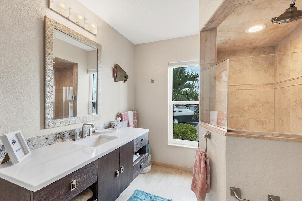 Punta Gorda Isles Private Pool Vacation Home - Waterfront Canal Views 4 Bedroom Home