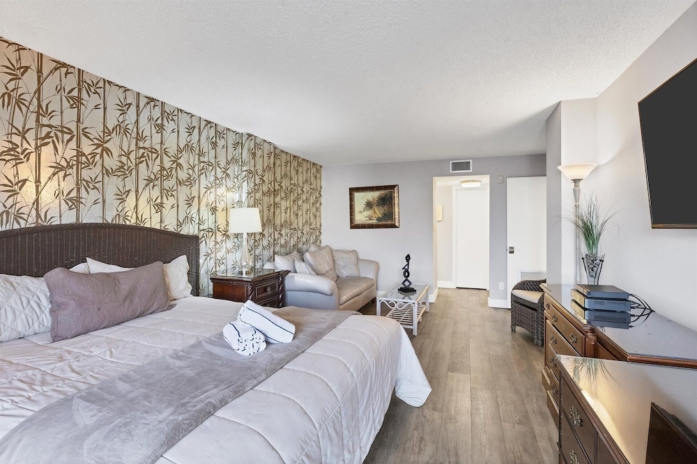 Anchorage Resort 2 Bedroom Condo 2nd Floor, Community Pool 2 Condo
