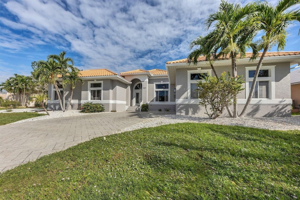 Punta Gorda 3-Bedroom Canalfront Vacation Home with Dock 3 Home