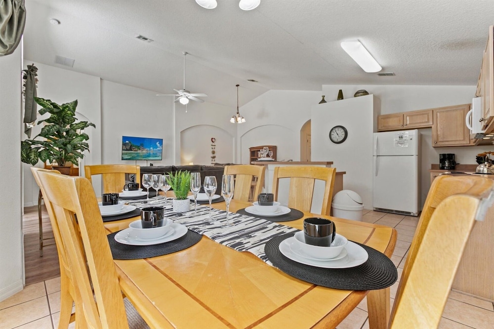 4 Bedroom Private Pool+Spa Home 8 Miles to Disney 4 Home