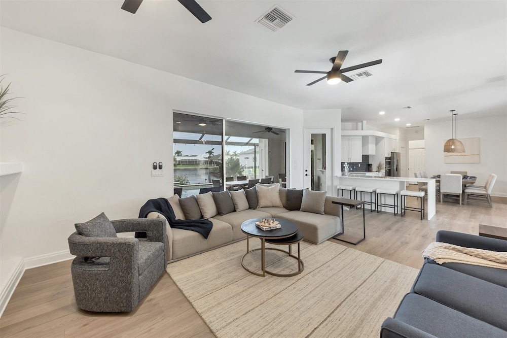 Punta Gorda 3-Bedroom Canalfront Vacation Home with Dock 3 Home