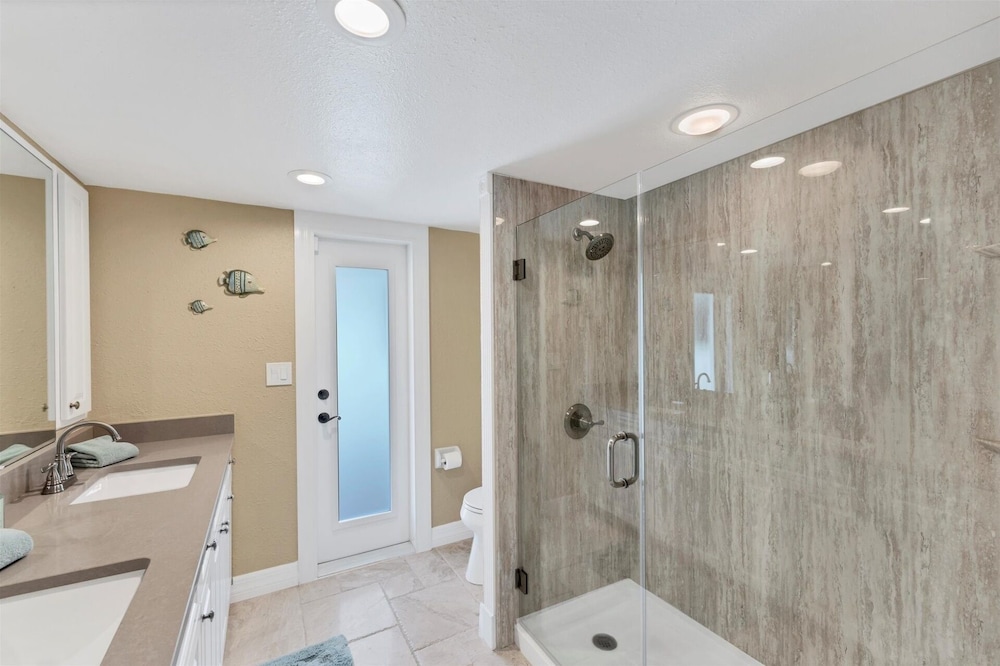 Punta Gorda Isles 4-Bedroom Private Pool+Spa Home on Canal 4 Home