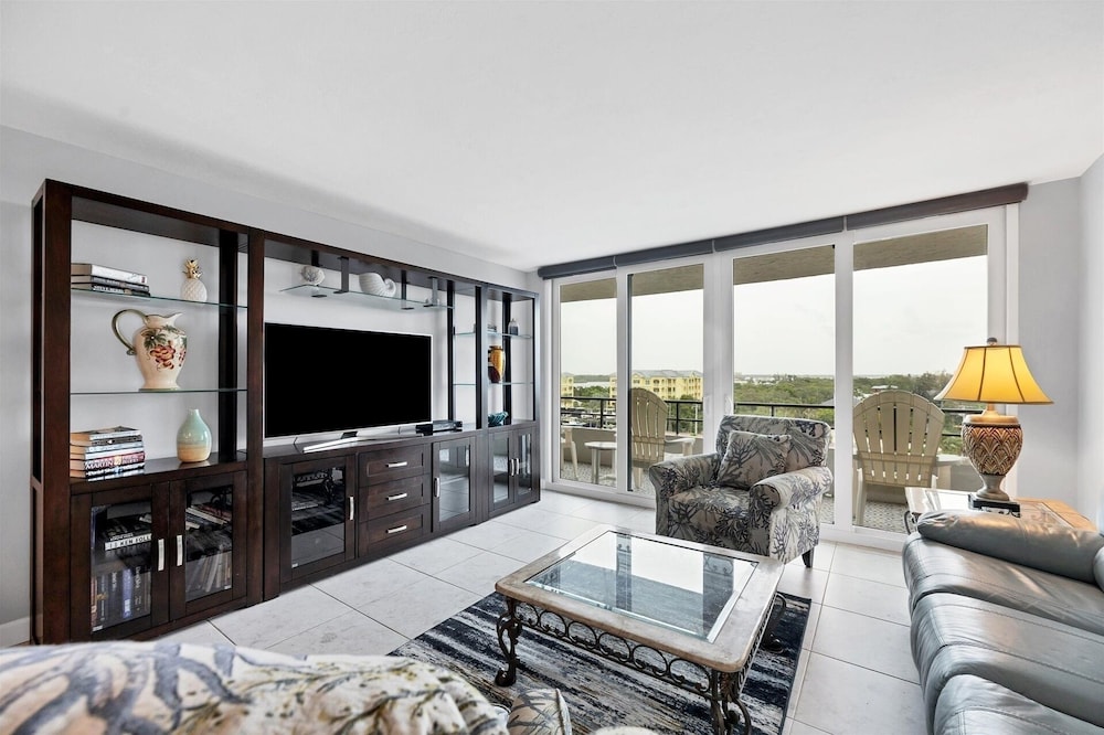 Anchorage Resort 8th Floor Condo In Siesta Key With Private Beach Access, Pool, Boat Dock! 2 Bedroom Condo