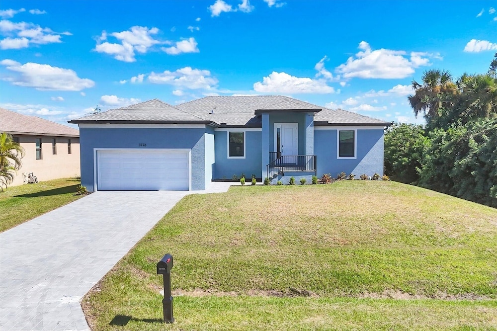 Punta Gorda 4-Bedroom Private Pool Home on Canal 4 Home