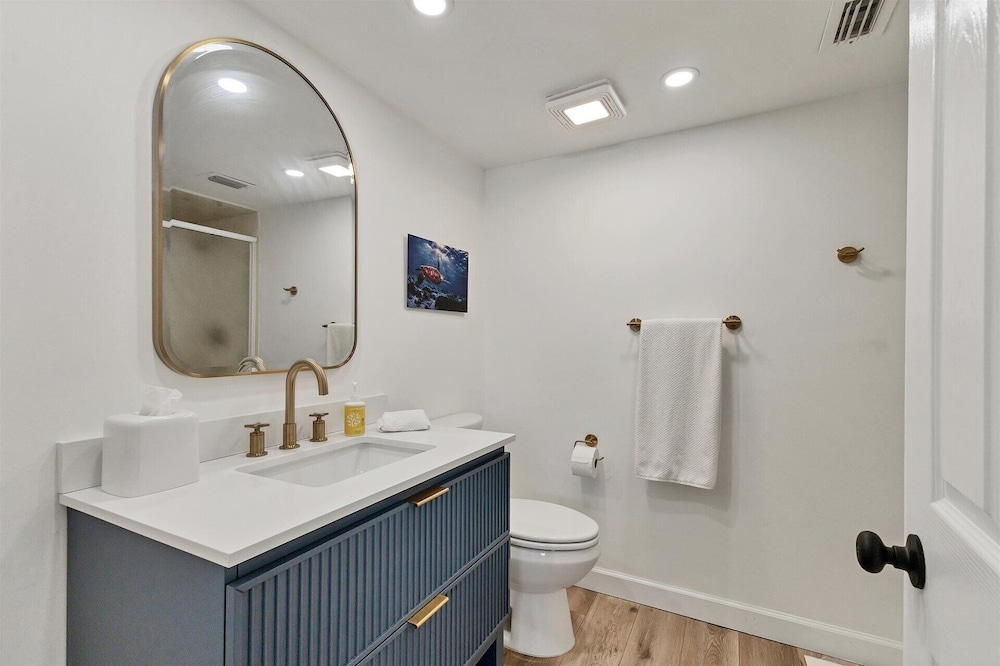 1555 Tarpon Center dr