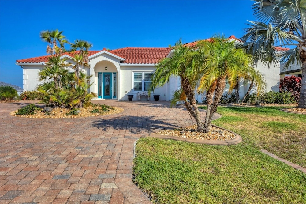Villa Sol South Gulf Cove! Pool/spa Waterfront Canal W Dock 3 Bedroom Home
