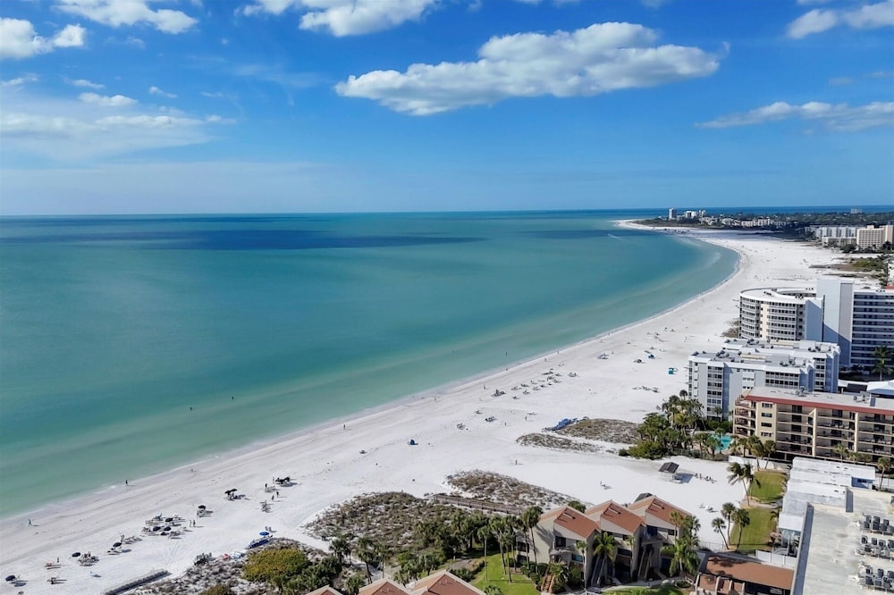 Anchorage Resort 7th Floor 2-Bedroom Condo w Private Balcony Beach Access 2 Condo