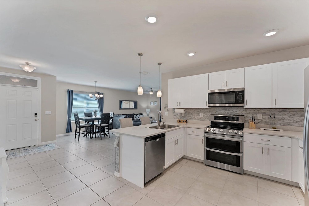 25128 East Lenox Circle