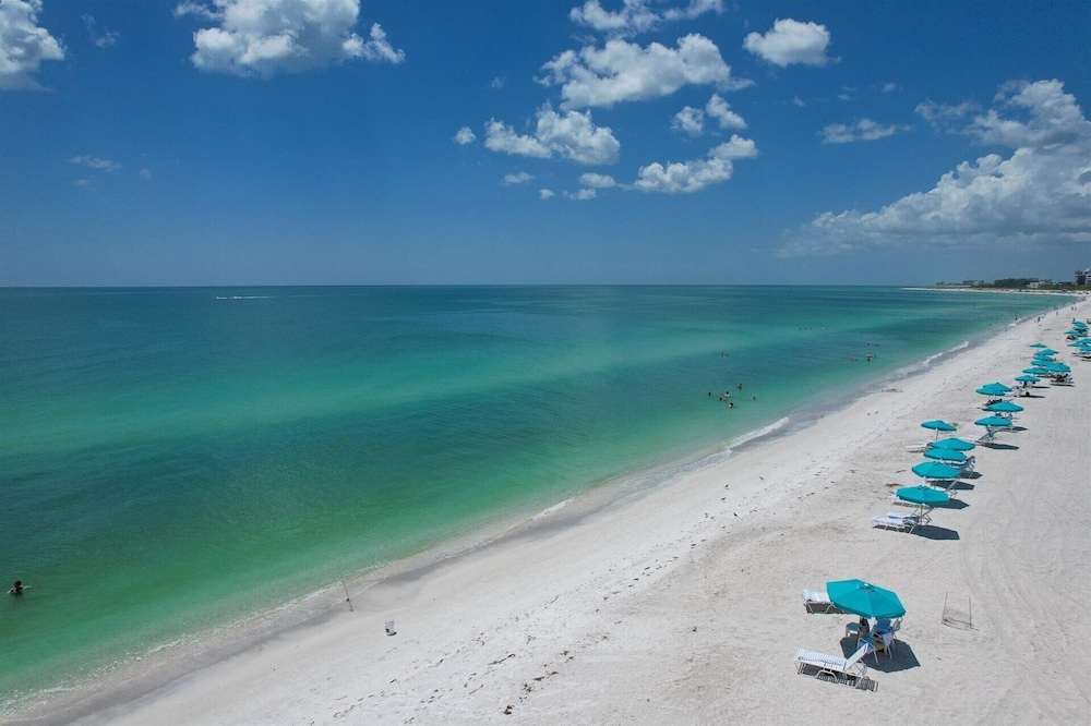 Anchorage Resort 3 bedroom Luxury Condo w Balcony, Pool Table, Near Beach 3 Condo