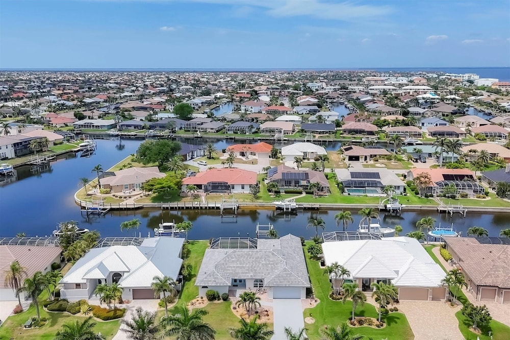 Punta Gorda 3-Bedroom Canalfront Vacation Home with Pool 3 Home