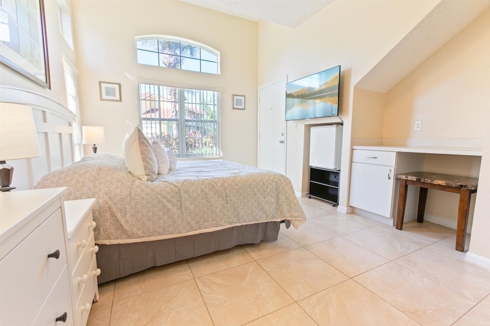 Emerald Island Resort 4 Bedroom Townhome Close to Disney! 4 Townhouse