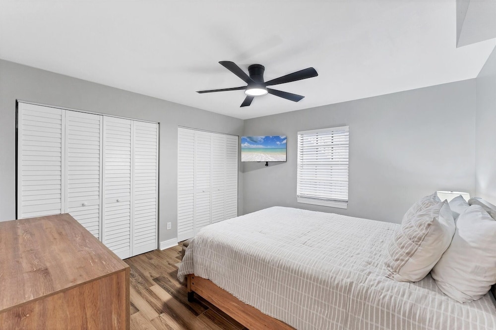 Spacious Beachfront 3br Manasota Key Condo 3 Bedroom Condo