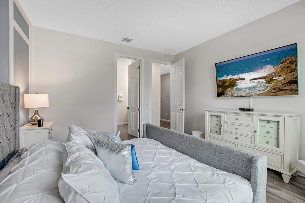 Solara Resort 6 Bedroom Private Pool + Spa Home 6 Home