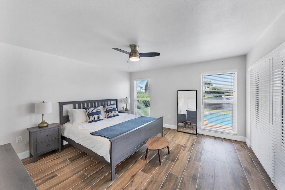 Punta Gorda Isles 2-Bedroom Private Pool Home on Canal with Dock 2 Home