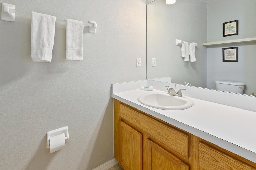 Emerald Island Resort 3 bedroom Townhome with Resort Access 3 Townhouse