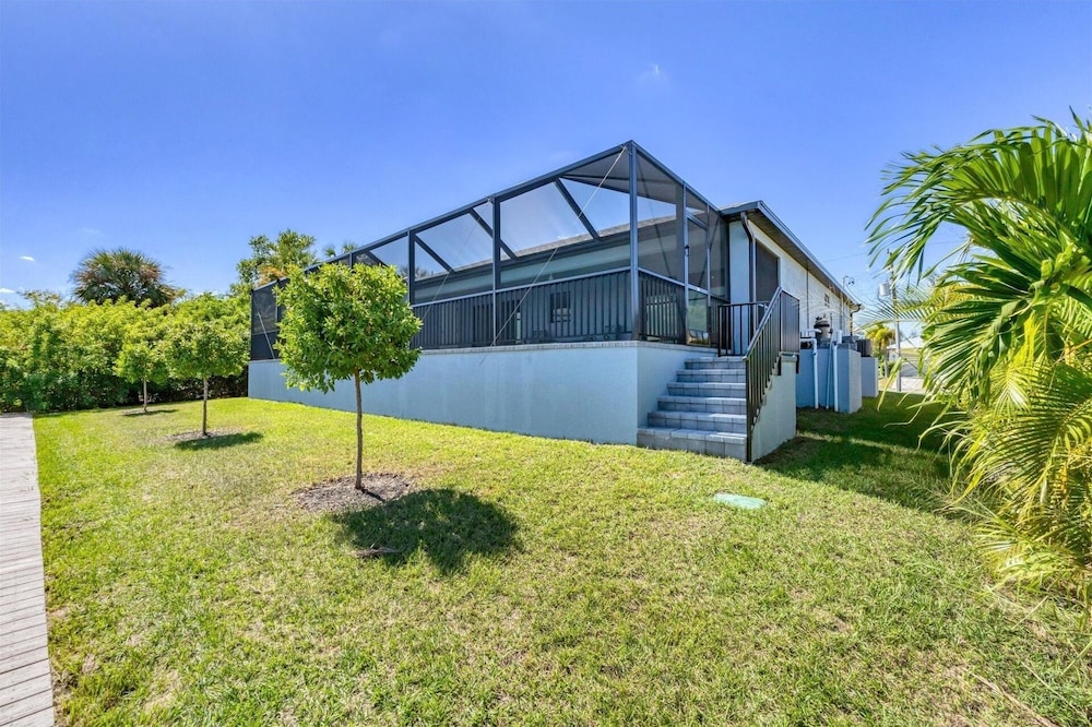 Punta Gorda 4-Bedroom Private Pool Home on Canal 4 Home
