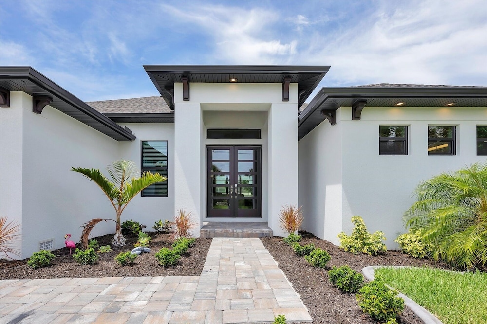 Port Charlotte Private Pool And Dock Vacation Home - Canal Access To Charlotte Harbor! 3 Bedroom Home