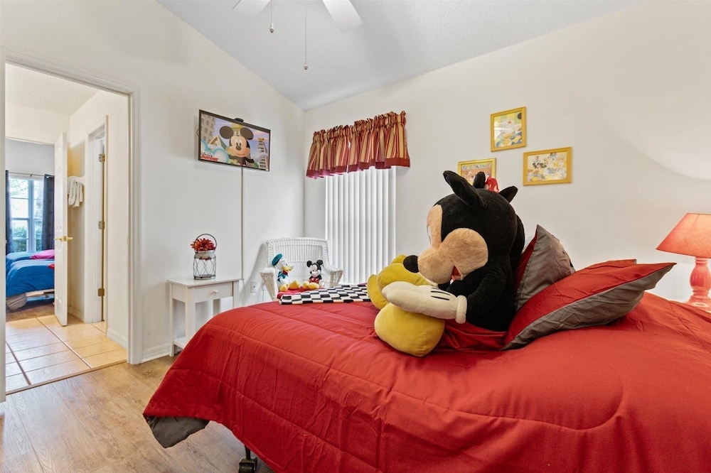4 Bedroom Private Pool+Spa Home 8 Miles to Disney 4 Home
