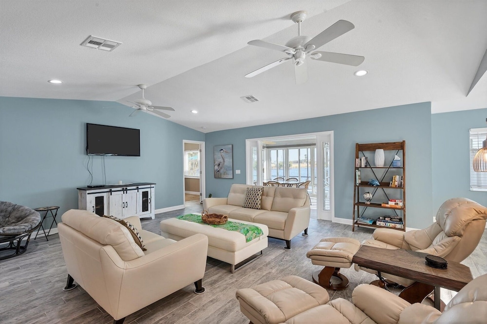 South Gulf Cove 2 Bedroom Canal Pool Home 2 Home