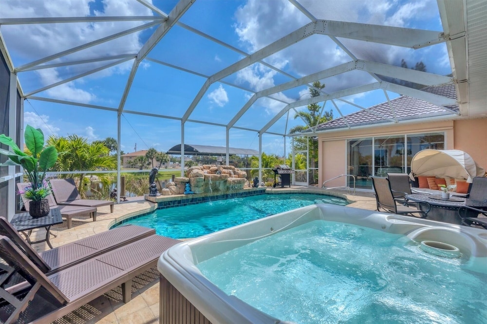 South Gulf Cove Private Vacation Home With Pool And Hot Tub - Only 15 Minutes To Swfl Beaches! 4 Bedroom Home