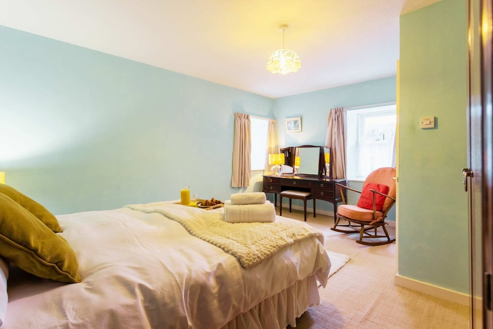 New Cross Keys House - Cosy 4-bed Cottage in Kirk Yetholm