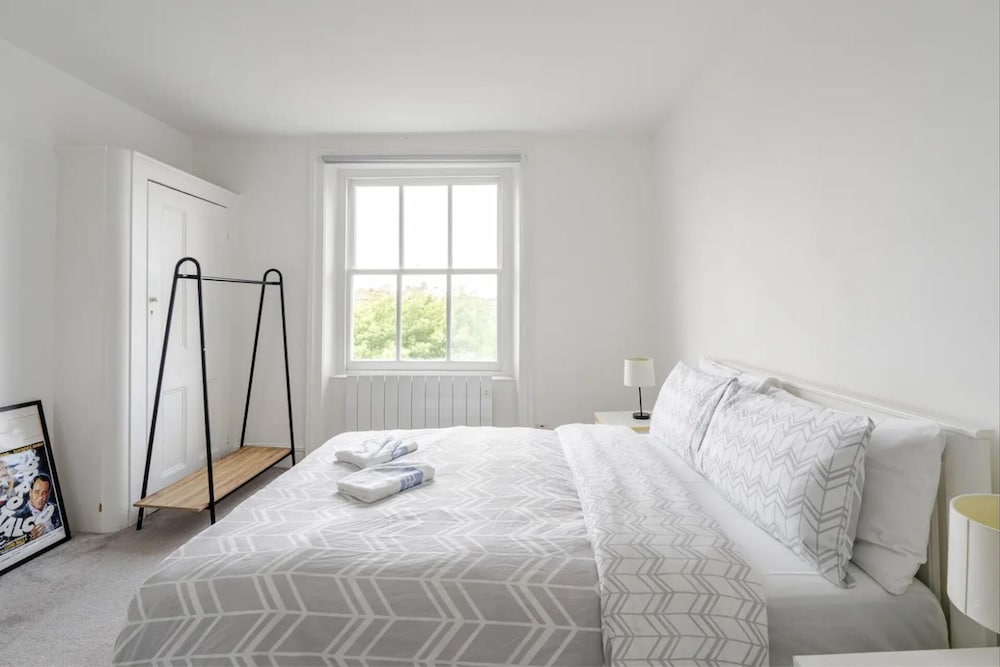 London Oasis Retreat - 2 Bedroom Apartment