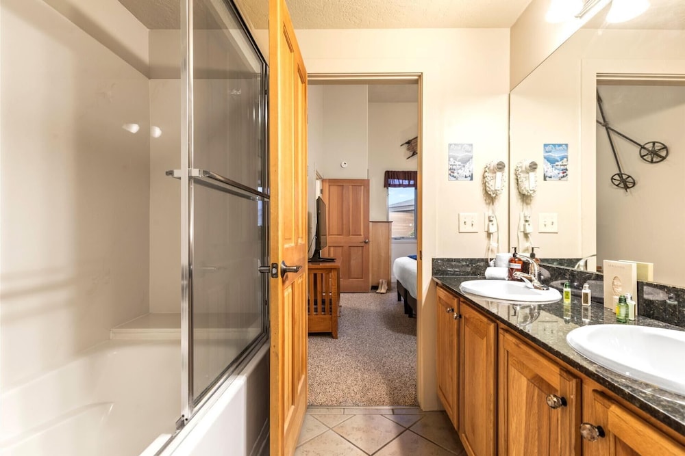 KBM Resorts Crestview Condos Spacious Condo Near Olympic Park With gas Fireplace, Year-round Pool, hot Tub, City Wide Shuttle Access. Cvc-308b