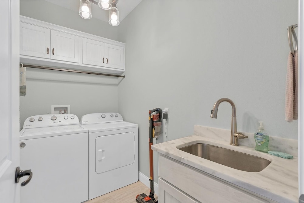 Punta Gorda 3-Bedroom Canalfront Pool Home with Dock 3 Home