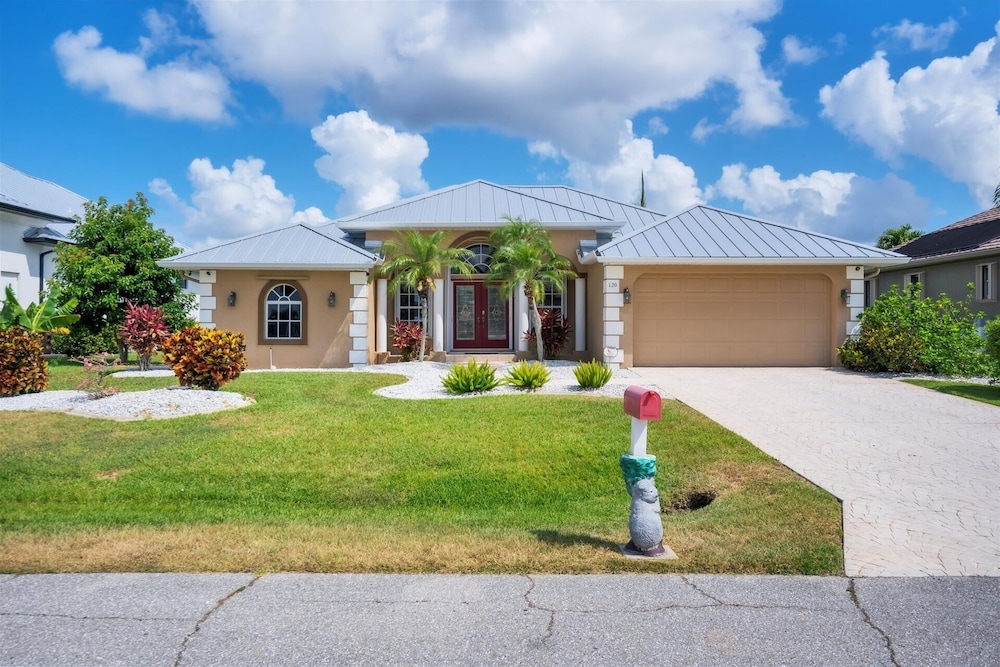 Punta Gorda Isles 3 Bedroom Pool+Hot Tub Home 2 Home