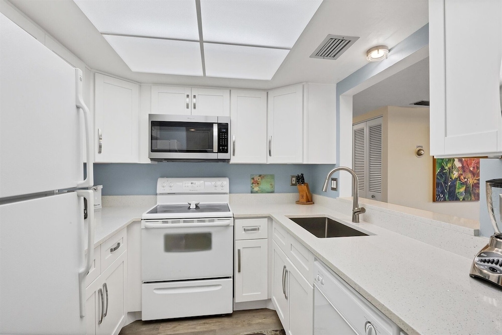 Anchorage Resort 2 Bedroom Condo 2nd Floor, Community Pool 2 Condo