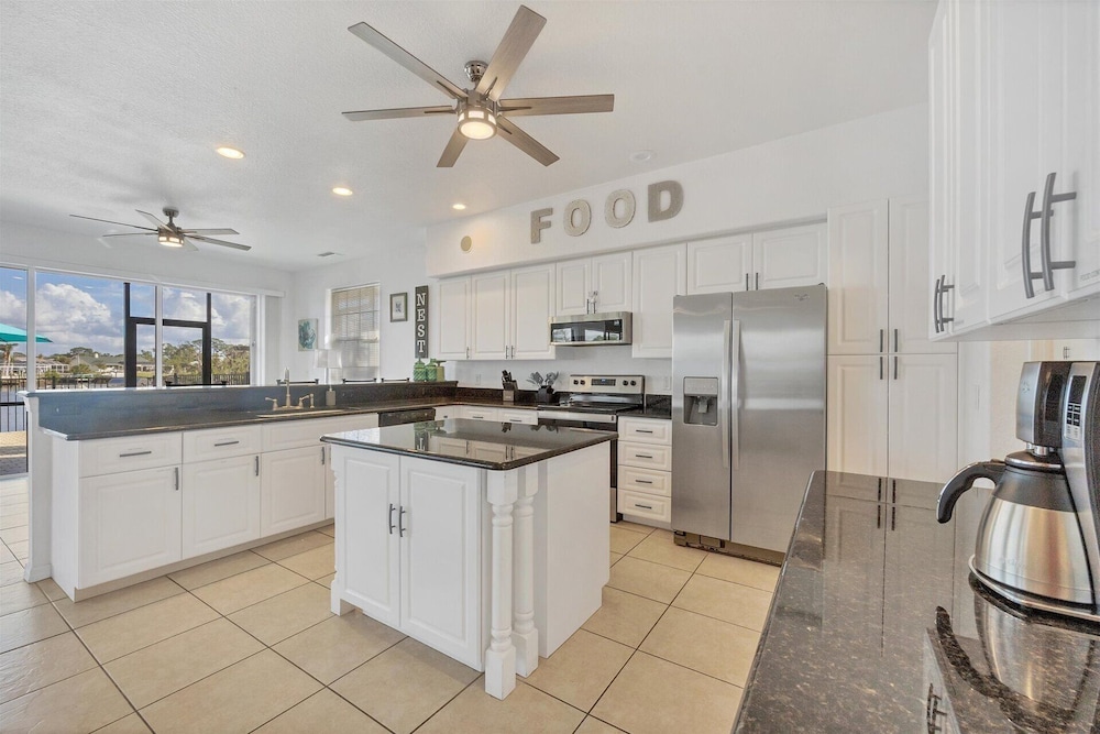 2674 Lake View Blvd