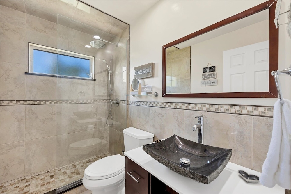 Punta Gorda 3-Bedroom Canalfront Vacation Home with Dock 3 Home