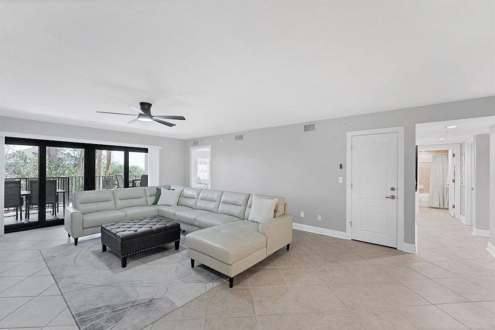 Spacious Beachfront 3br Manasota Key Condo 3 Bedroom Condo