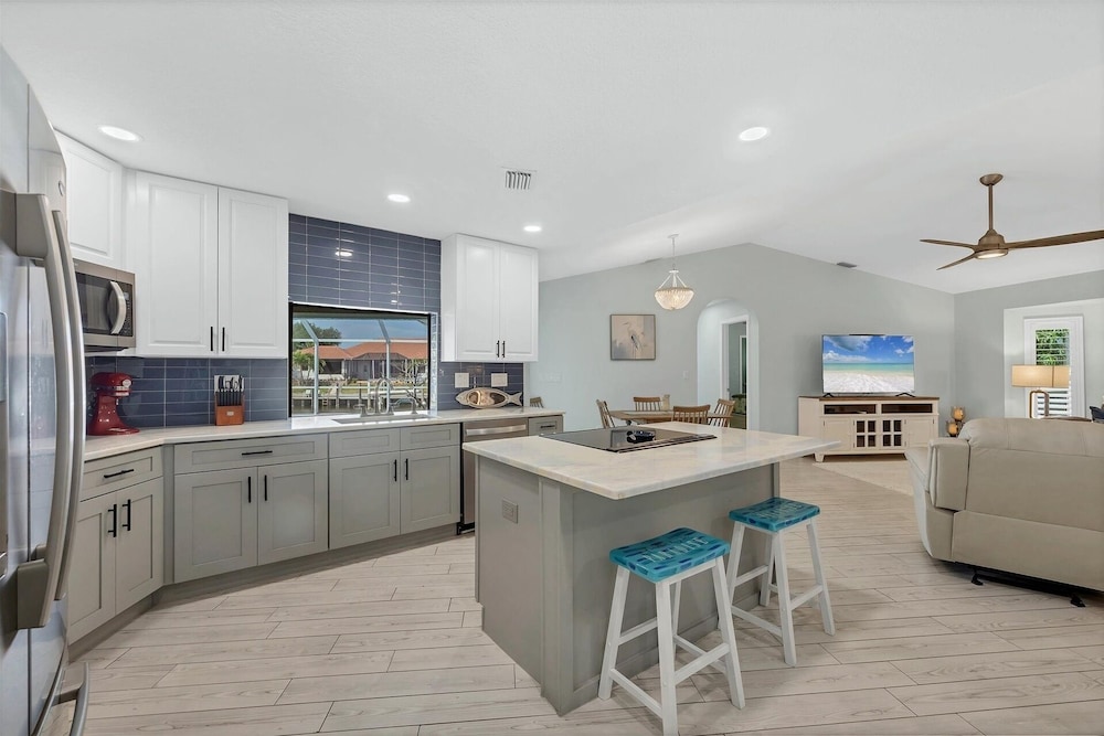 Punta Gorda 3-Bedroom Canalfront Vacation Home with Pool 3 Home