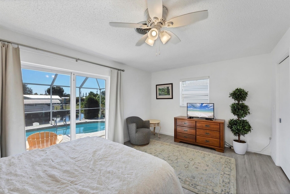 Harbor Heights Private Pool Vacation Home On Canal With Bbq And Dock 2 Bedroom Home