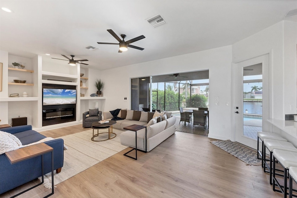 Punta Gorda 3-Bedroom Canalfront Vacation Home with Dock 3 Home