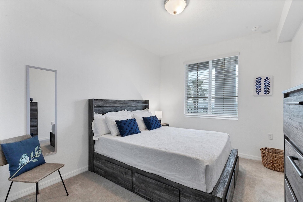 14131 Heritage Landing Blvd. #833