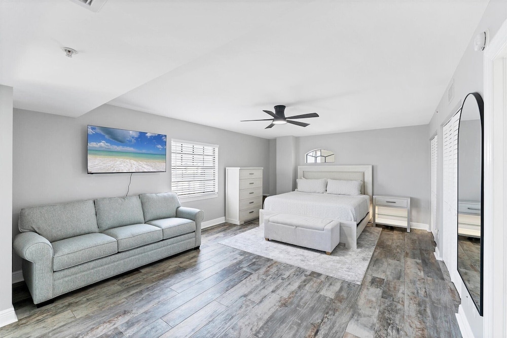 Spacious Beachfront 3br Manasota Key Condo 3 Bedroom Condo