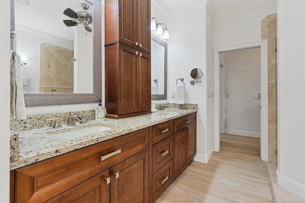 Sandpiper Sanctuary -waterfront Luxury With Private Pool, Spa & Dock 3 Bedroom Home