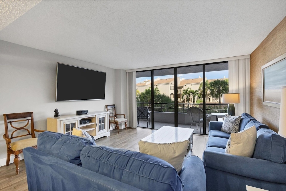 Anchorage Resort 2 Bedroom Condo 2nd Floor, Community Pool 2 Condo