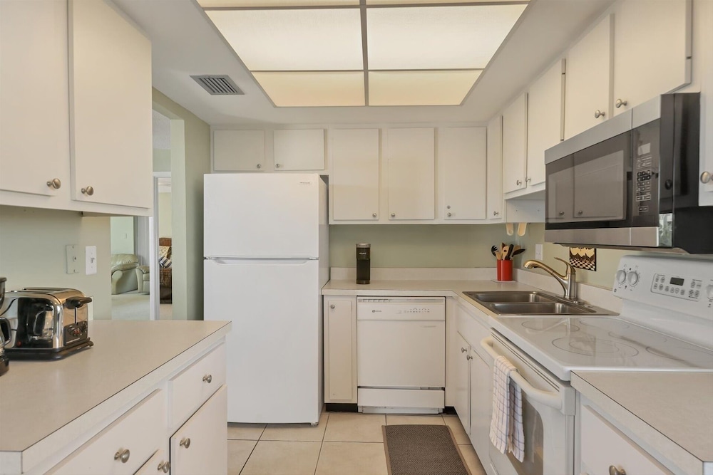 Anchorage Resort 2 bedroom, 4th Floor Condo Southern View Siesta Key 2 Condo