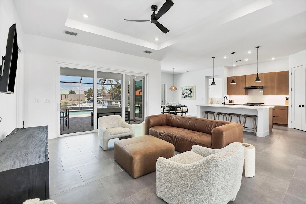 Punta Gorda 3-Bedroom Canalfront Vacation Home with Pool 3 Home
