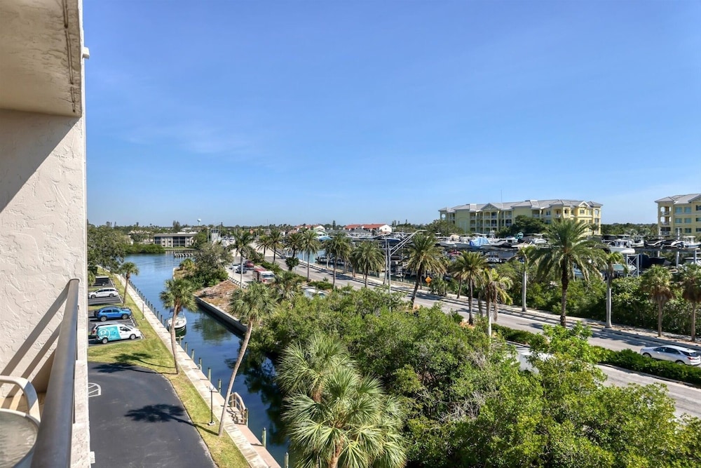 Anchorage Resort 5th Floor 2 bedroom condo with Beach Access 2 Condo