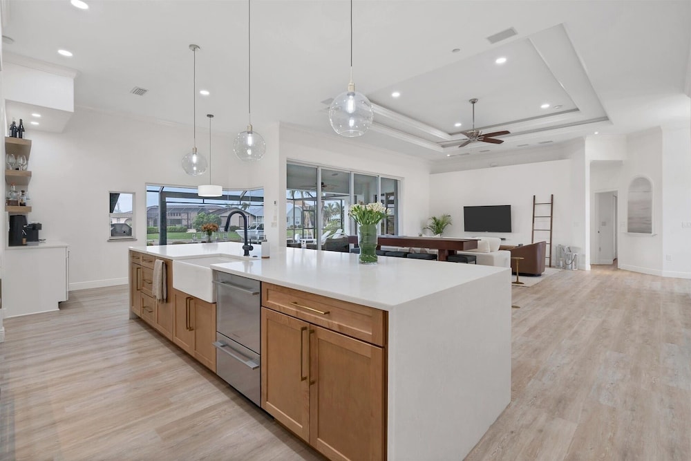 Sandpiper Sanctuary -waterfront Luxury With Private Pool, Spa & Dock 3 Bedroom Home
